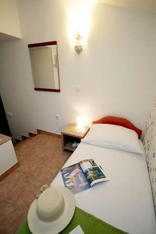 Гостевой дом Guest House Jedro Петровац Одноместный номер с собственной ванной комнатой-9